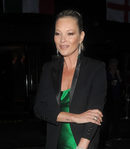 Kate Moss con una sombra de ojos desastrosa en la noche de Londres
