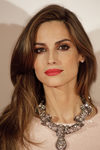 Ariadne Artiles con fleco ladeado y pelo suelto