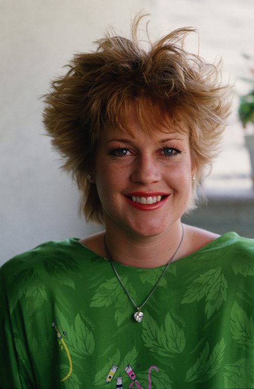 Melanie Griffith con un peinado alborotado punky