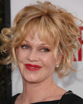 Melanie Griffith con un peinado de ondas estrechas