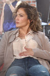Jennifer Lopez con un peinado bob con ondas naturales