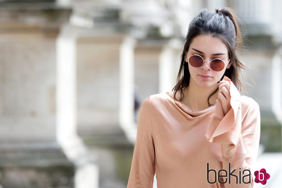 Kendall Jenner con un beauty look sin maquillar