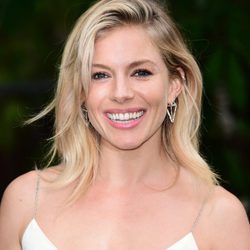 Sienna Miller con un peinado desenfadado natural y un 'No make up'