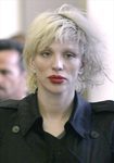 Courtney Love llegando a los juzgados de Los Ángeles