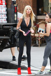 Tara Reid en Nueva York de negro