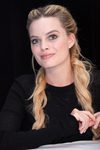 Margot Robbie promocionando 'Suicide Squad' en Nueva York con coletas