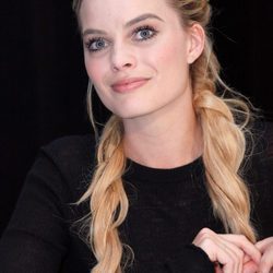 Margot Robbie promocionando 'Suicide Squad' en Nueva York con coletas