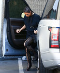Kim Kardashian con anillos de cabello en Beverly Hills