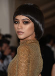 Zendaya en la gala MET 2016 con un corte setentero