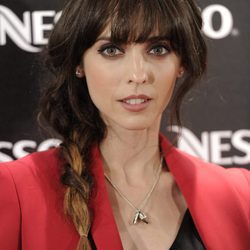 Letica Dolera con una trenza de lado