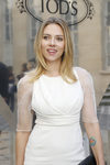 Scarlett Johansson con el pelo suelto y las puntas para fuera