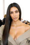 Kim Kardashian sin maquillaje en el defile de Balenciaga