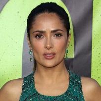 Salma Hayek con maquillaje en tonos tierra