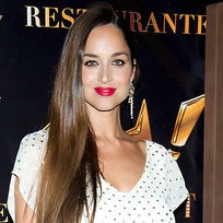 Lorena Van Heerde con labios color fresa