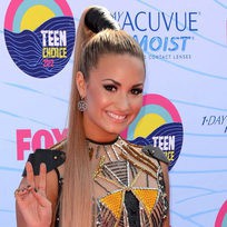 La altísima coleta de Demi Lovato