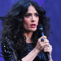 Salma Hayek: que no falte el colorete