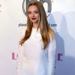 Labios rojos + Vestido blanco: éxito asegurado