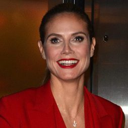 Heidi Klum, la mujer del total look rojo