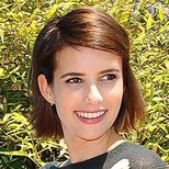 Emma Roberts se oscurece la melena: de rubia a castaña