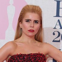 Paloma Faith se carda la melena