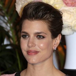 Las sombras melocotón de Carlota Casiraghi