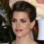 Las sombras melocotón de Carlota Casiraghi