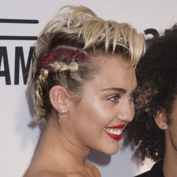 La trenza en relieve de Miley Cyrus