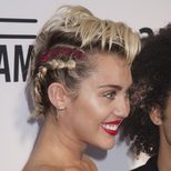 La trenza en relieve de Miley Cyrus