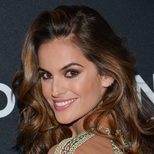 Izabel Goulart, tonalidad nude para su rostro
