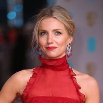 Annabelle Wallis y su moño despeinado