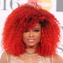 Fleur East pone la nota de color a los Brit