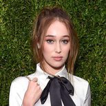 La coleta alta messy de Alycia Debnam Carey