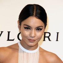 Vanessa Hudgens apuesta por un look cat-eye