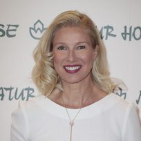 Anne Igartiburu con labial en tono frambuesa