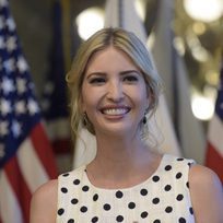 Ivanka trump con un recogido despeinado