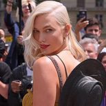 Karlie Kloss se une a la moda del platino