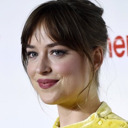 Dakota Johnson con un look romántico