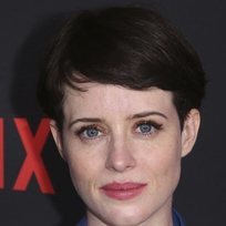 Claire Foy con una melena corta