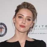 Amber Heard con un elegante recogido en la gala SAMS