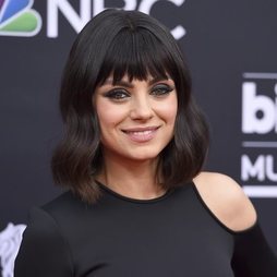 Mila Kunis estrena look en los Billboard 2018