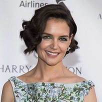 Dulce melena corta con ondas de Katie Holmes
