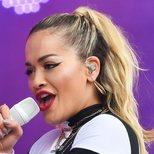 Rita Ora con una espectacular coleta