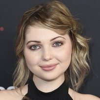 La melena midi de Sammi Hanratty