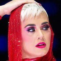 Las sombras fucsias de Katy Perry