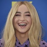 Sabrina Carpenter apuesta por la melena midi