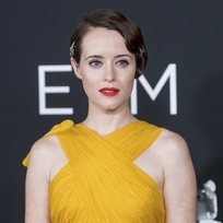 El llamativo look de Claire Foy con el pelo recogido