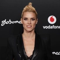 Maggie Civantos apuesta por el moño trenzado