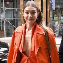 Gigi Hadid apuesta por las sombras flúor