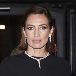 Nieves Álvarez muy sexy y elegante