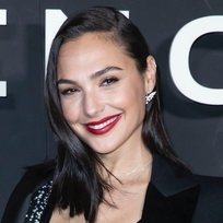 Gal Gadot aparece resplandeciente en París